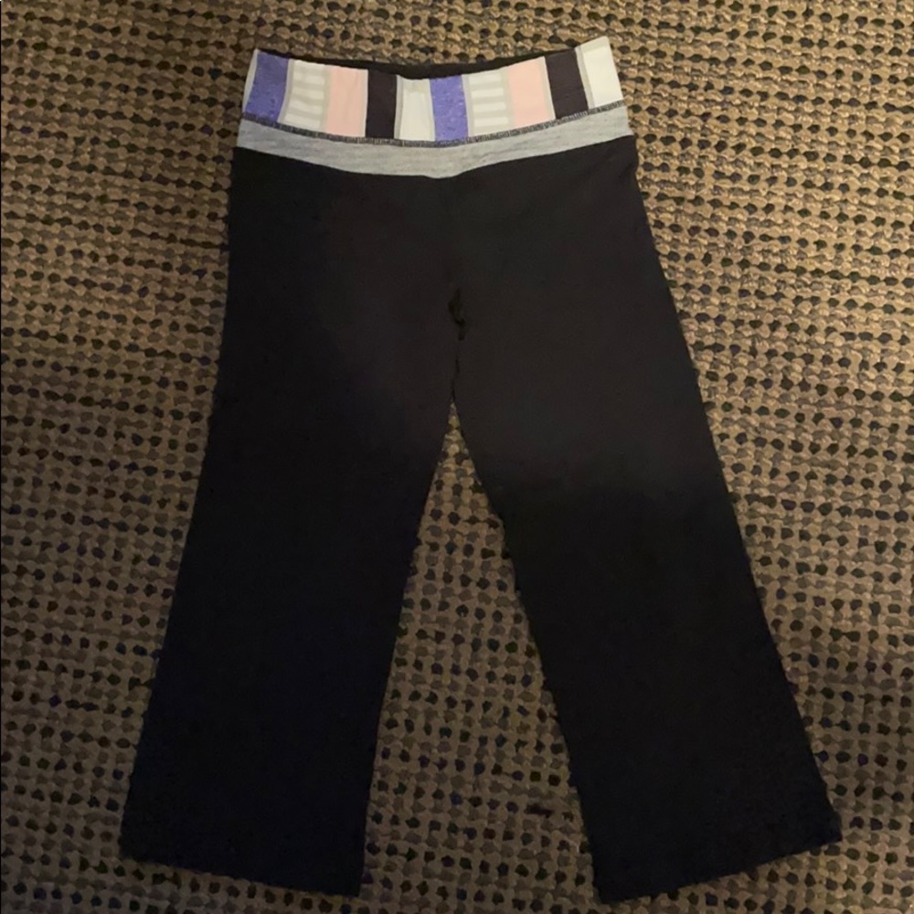 Lululemon Women’s Cropped Reversible Sweatpants.
